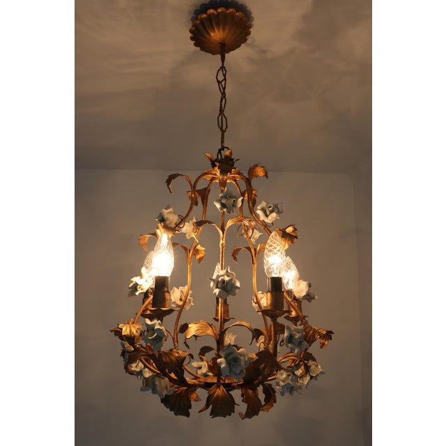 Metal Vintage Florentine Tôle Chandelier with Porcelain Roses, 1950s For Sale - Image 7 of 14