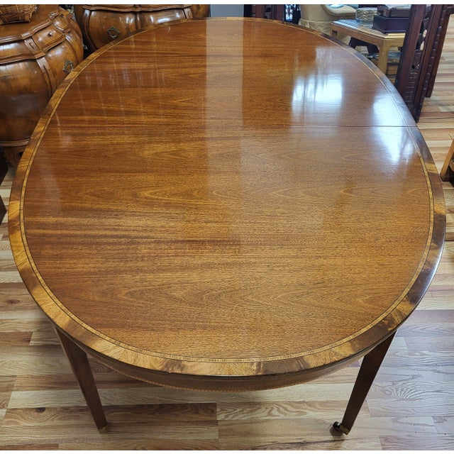 Antique English Mahogany Banded Inlaid Dining Table & 2 Leaves For Sale In New York - Image 6 of 13