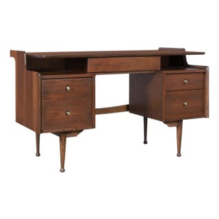 1960s Vintage Walnut “Mainline” Desk by Hooker Furniture For Sale