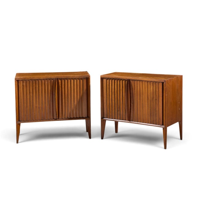 Mid-Century Modern Unagusta Mid Century Walnut Curved Nightstands - Pair For Sale - Image 3 of 12