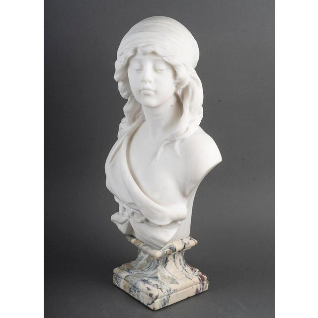Sculpture Bust of a Woman in White Carrara Marble by Adolfo Cipriani, 1900s For Sale - Image 3 of 9