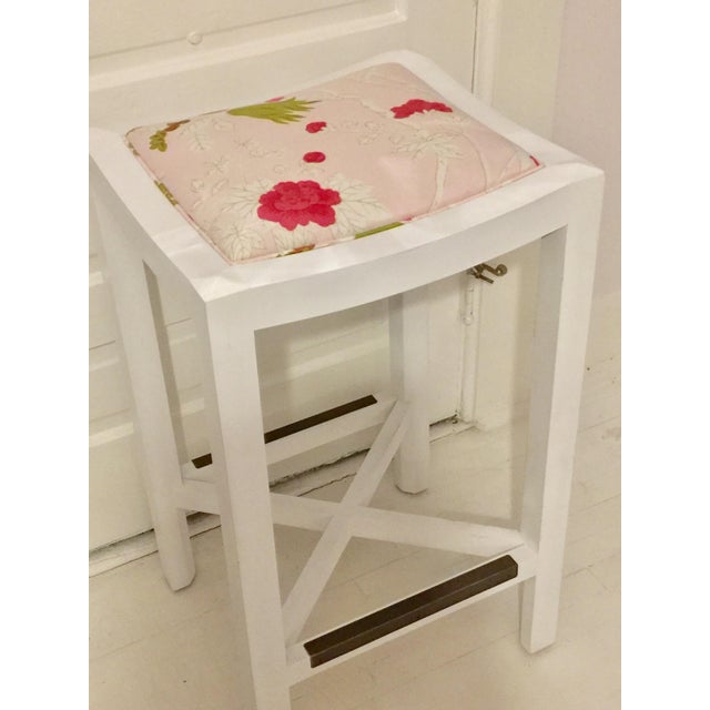 Lee Industries White Maple & Pink Floral Fabric Bar Stool ... (640 x 640 Pixel)