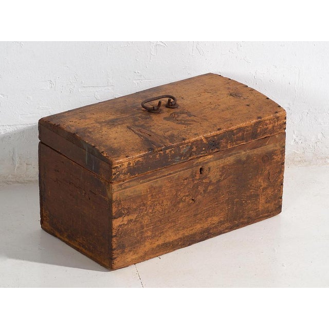Rustic Vintage Storage Chest, 1920 For Sale - Image 3 of 13