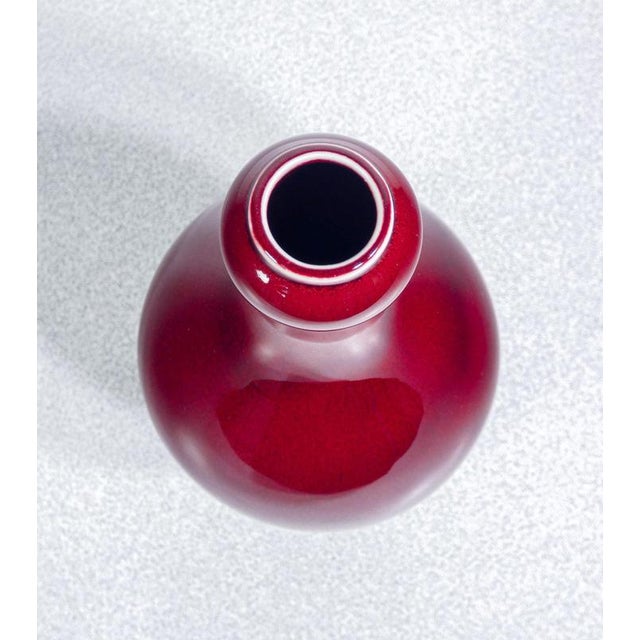 Qing Oxblood Red Suantouping Vase in Porcelain, 1950s For Sale - Image 4 of 16