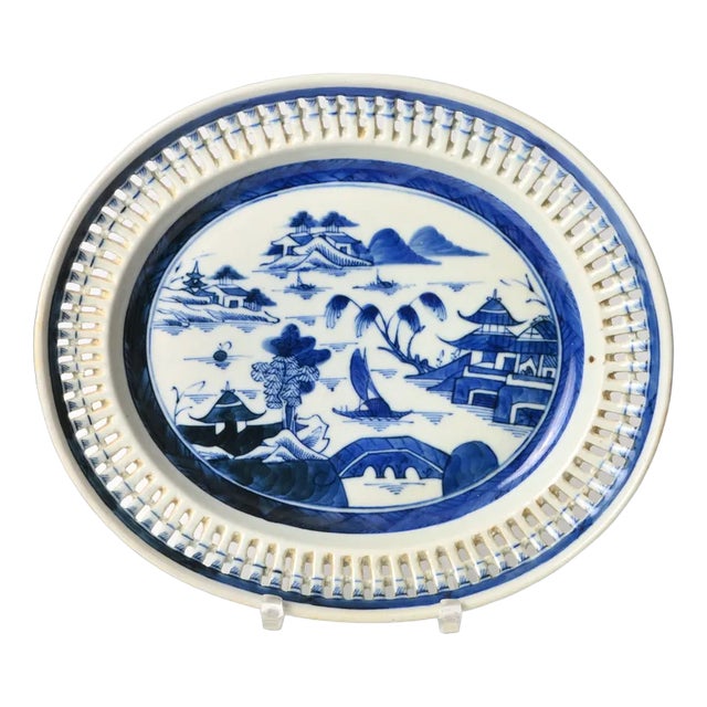 19th Century Chinese Openwork Porcelain Platter For Sale
