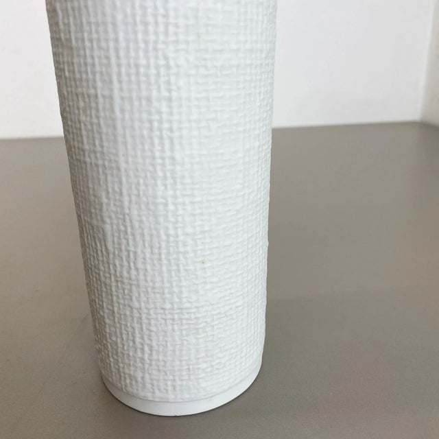 1970s Op Art German Porcelain Vase by Heinrich Fuchs for Hutschenreuther, 1970s For Sale - Image 5 of 16