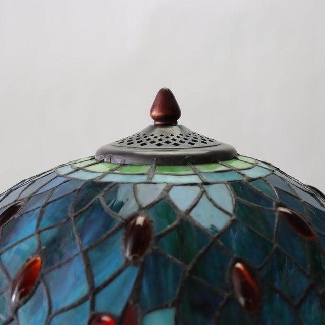 Late 20th Century Tiffany Style Stained Leaded Glass Table Lamp With Jewels For Sale - Image 6 of 12