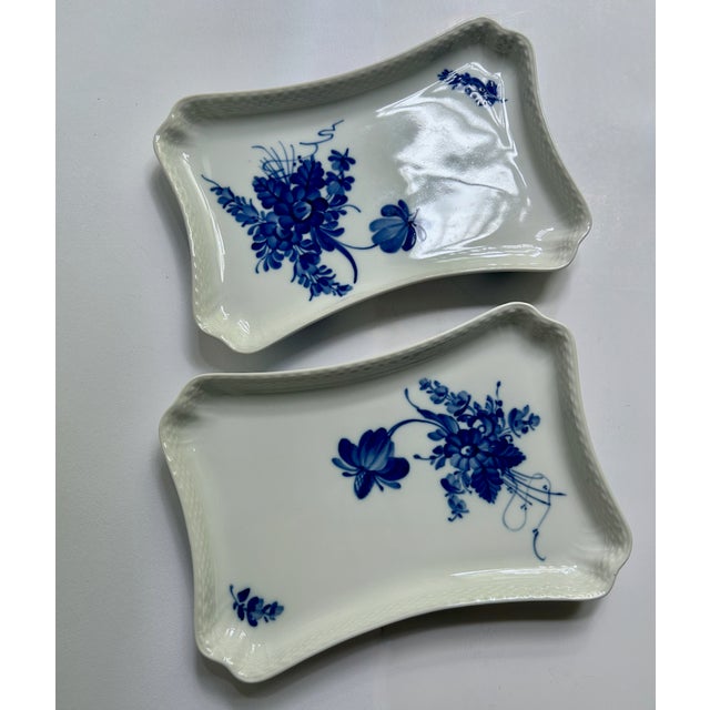 Royal Copenhagan Mid 20th Century Pair Royal Doulton "Blå Blomst" Lattice Porcelain Trays For Sale - Image 4 of 18