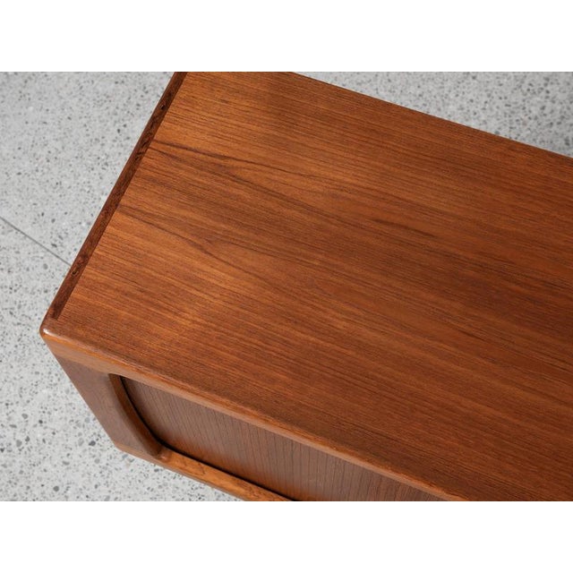 Brown Midcentury Danish Sideboard in Teak attributed to Johannes Andersen for Silkeborg - with Rolling Doors For Sale - Image 8 of 10