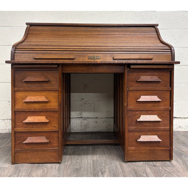 This is a gorgeous antique early 1900s American Mission Oak Arts and Crafts roll-top desk crafted from quarter-sawn white...