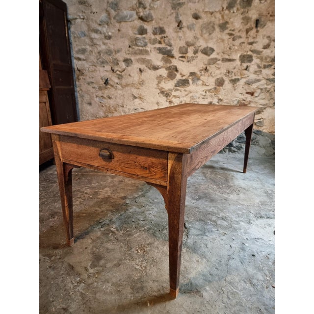Antique French Farmhouse Dining Table in Oak and Pine with 3 Drawers, 19th Century For Sale - Image 4 of 18