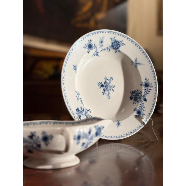 18th Century Blue and White Porcelain Serving Tureen and Platters, Vienna, Austria, Set of 10 For Sale - Image 12 of 17