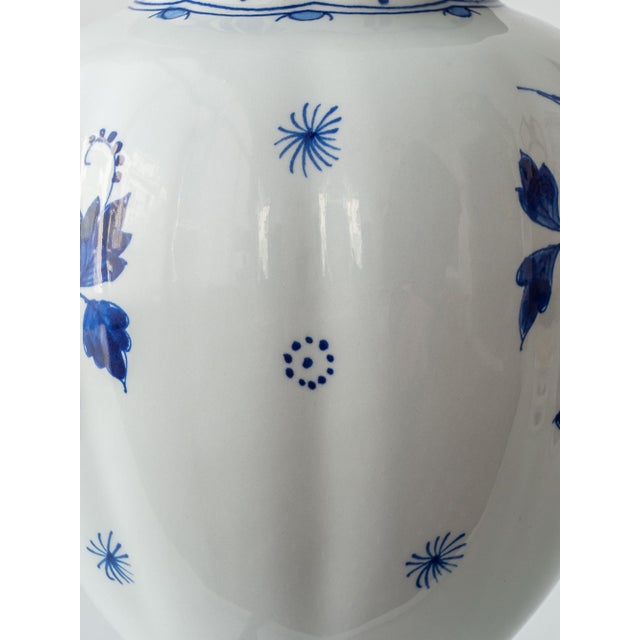 Blue and White Hand-Painted Floral Ginger Jar Table Lamps with Pink Silk Lampshades from Royal Delft, 1971, Set of 2 For Sale - Image 14 of 18