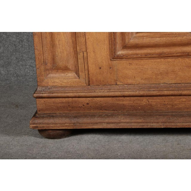 Antique Frankfurt Wave Cabinet in Oak, 1750 For Sale - Image 9 of 18