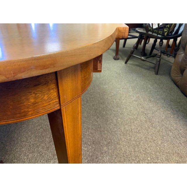 Brown 20th Century Hepplewhite Mahogany Dining Table For Sale - Image 8 of 14