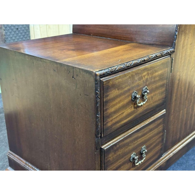 English Buffet Bar in Walnut and Mahogany, 1930s For Sale - Image 3 of 18