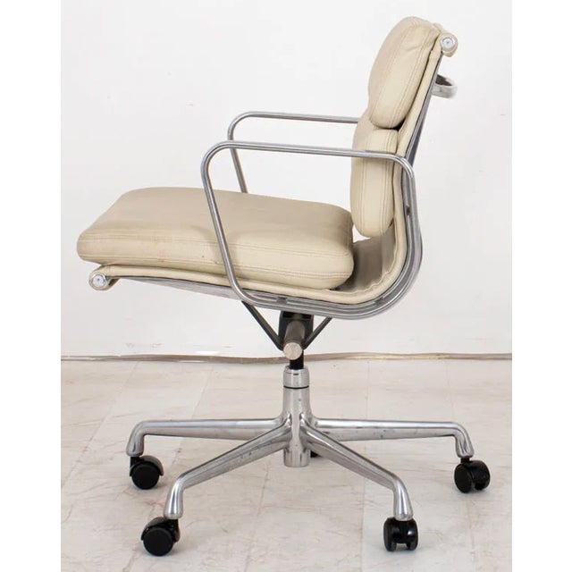Eames Eames Soft Pad Management Chair, Stow Leather For Sale - Image 4 of 13