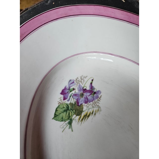 French Early 19th Century Old Paris Platter Decorated With Wildflowers and a Raspberry Pink Border For Sale - Image 3 of 7