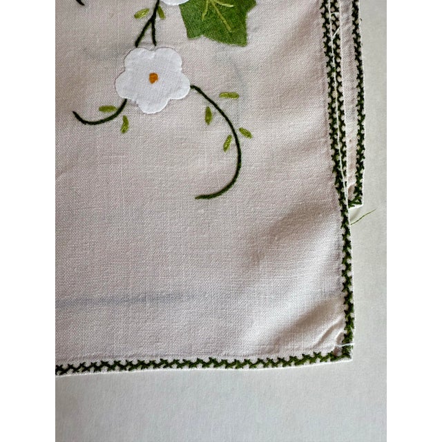 Mid 20th Century Vintage Cottagecore Embroidered Floral Placemats With Green Trim, Set of 8 For Sale - Image 5 of 7