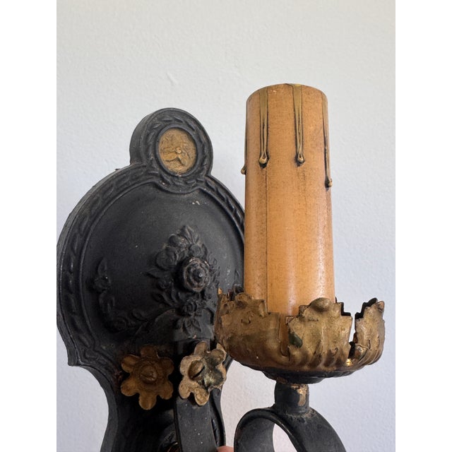 Original 1920s single wall scone. Measures 8.5 inches tall and 5.25 inches wide. Rewired.
