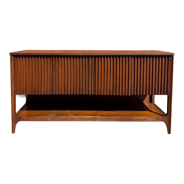 Broyhill Brasilia Mid-Century Modern Walnut Credenza Sideboard For Sale