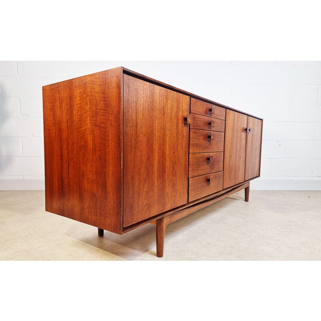 This Ib Køfod-Larsen sideboard is a standout example of Scandinavian modern design produced in collaboration with the...