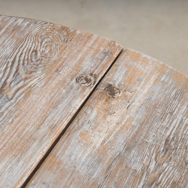 Early 19th Century Swedish Painted Pine Drop Leaf Small Round Table For Sale - Image 6 of 14