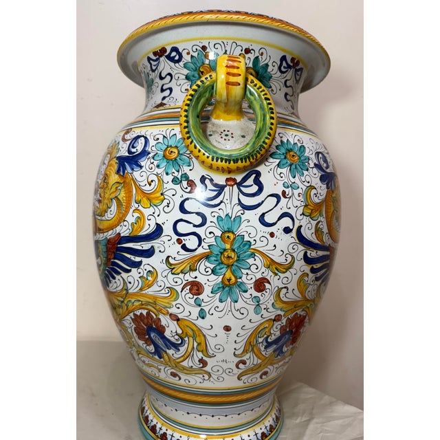 White Monumental Antique Handmade Italian Majolica Painted Terracotta Gp Pottery Vase For Sale - Image 8 of 17