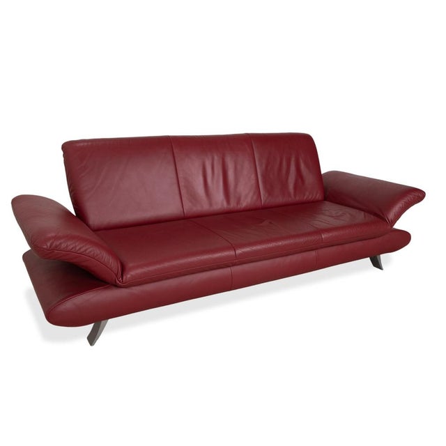 Rolf Benz Three-Seater: Timeless Elegance in Warm Reddish-Brown. This sofa is a prime example of Rolf Benz's understated...
