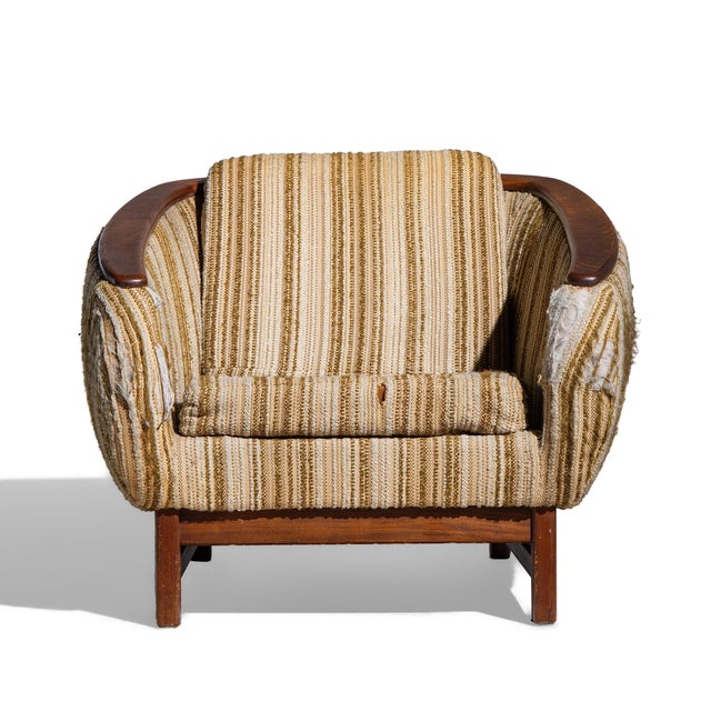 R Huber Mid Century Danish Teak Chair This chair measures: 36 wide x 39 deep x 28 high, with a seat height of 15 and arm...