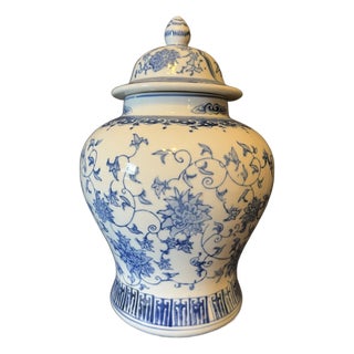 Vintage Chinoiserie Blue White Floral Porcelain Ginger Jar Lid For Sale