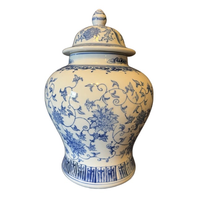 Vintage Chinoiserie Blue White Floral Porcelain Ginger Jar Lid For Sale
