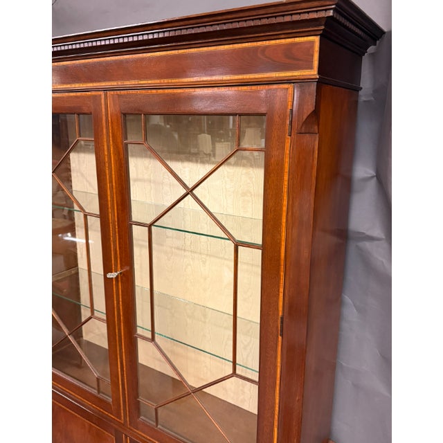 Late 20th Century English Chippendale Style Mahogany Inlaid Lighted Bookcase Cabinet, Circa 1980 For Sale - Image 9 of 13