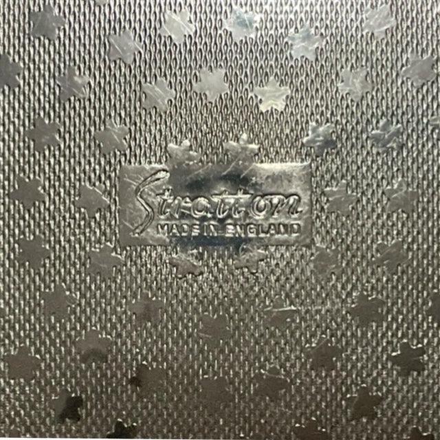Vintage Stratton Powder Compact - Silver-Tone Embossed Lid For Sale - Image 4 of 8