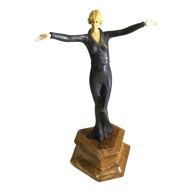 1990s Deco/Modern Figurine Marble base For Sale