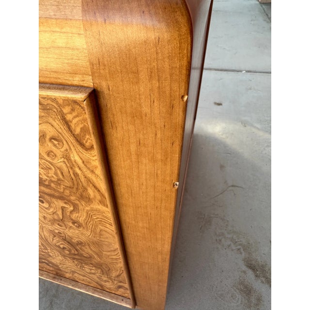 Vintage Henredon Style Burl Wood Pair of Nightstands | Chairish