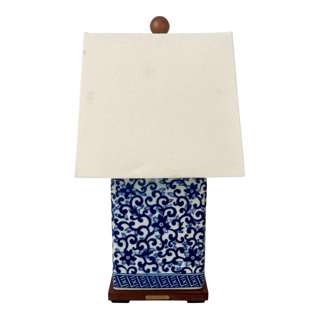Vintage Lauren Ralph Lauren Blue and White Chinoiserie Porcelain Table Lamp For Sale