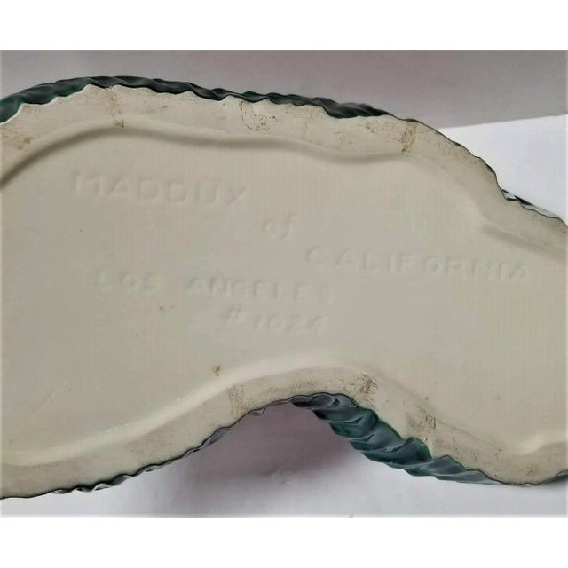 1950s Mid Century Pink and Green Flamingo Ceramic Figurine in Flamingo Pool Tray. For Sale - Image 5 of 7