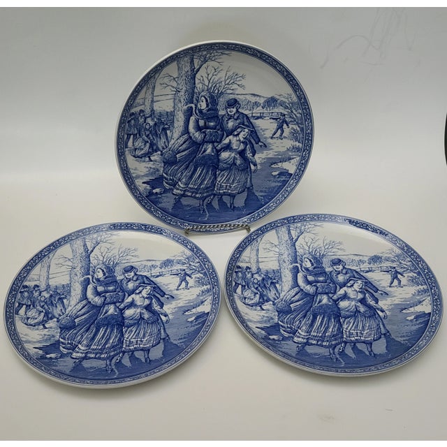 Victorian Vintage Spode Blue Room 1996 Christmas Plate Number 2 "Skaters" For Sale - Image 3 of 7