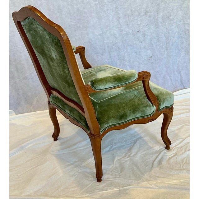 French Louis XV Style Hand-Carved Fauteuil Lounge Chair by J. Robert Scott, Silk Velvet Upholstery For Sale - Image 3 of 12