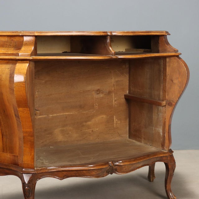 Chippendale Style Chest of Drawers in Wood For Sale - Image 10 of 12