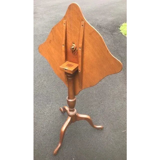 Beautiful Colonial Williamsburg reproduction tilt top table made by Kittinger of Buffalo NY. Table retains its original...