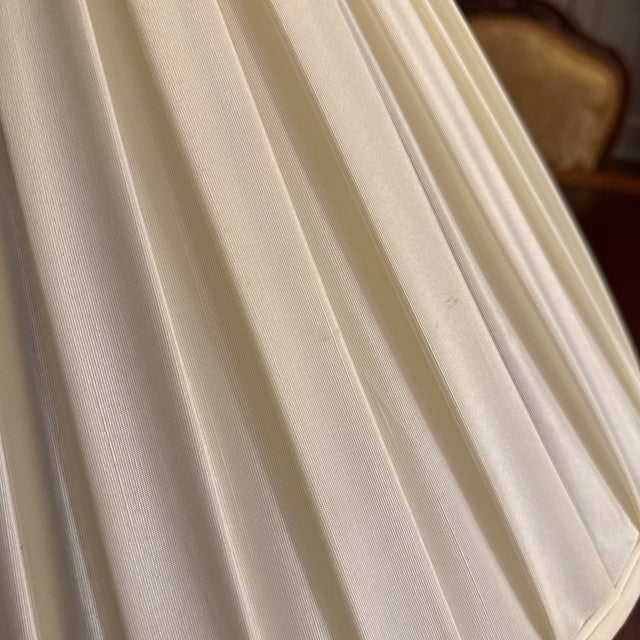 Traditional English Pleated Ivory Bell Lampshade For Sale - Image 3 of 4