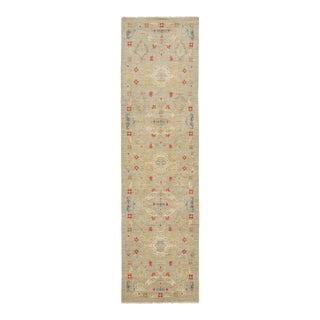 21st Century Modern Sultanabad Floral Wool Runner in Light Gray For Sale