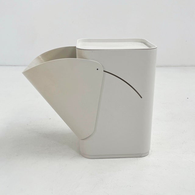 1970s White Laundry Bin by Anna Castelli for Kartell, 1970s For Sale - Image 5 of 9