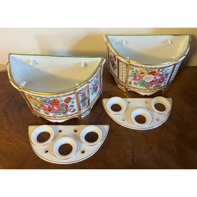 Antique 18th Century Paris Porcelain Bough or Bulb Flower Pots by the Queen's Factory, Rue Thiroux - A Pair For Sale - Image 14 of 18
