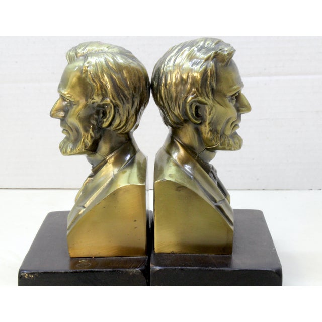 1960s Traditional Americana Solid Brass Abraham Lincoln Bust Bookends on Walnut Bases – A Pair For Sale - Image 10 of 15