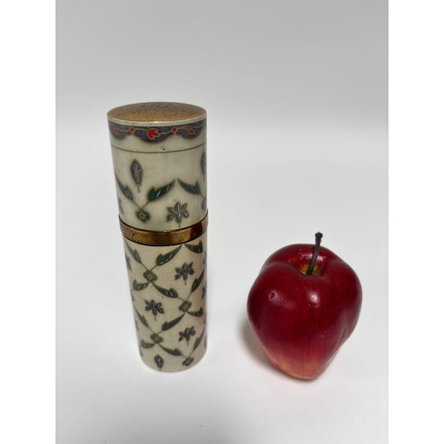 Vintage Guerlain Chant D’Arômes Refillable Atomizer Case Enameled France 1962 For Sale - Image 12 of 12