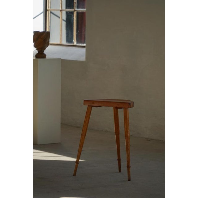 Mid-Century Danish Cabinetmaker Tripod Bar Stools in Pine, 1960s, Set of 2 For Sale - Image 18 of 18