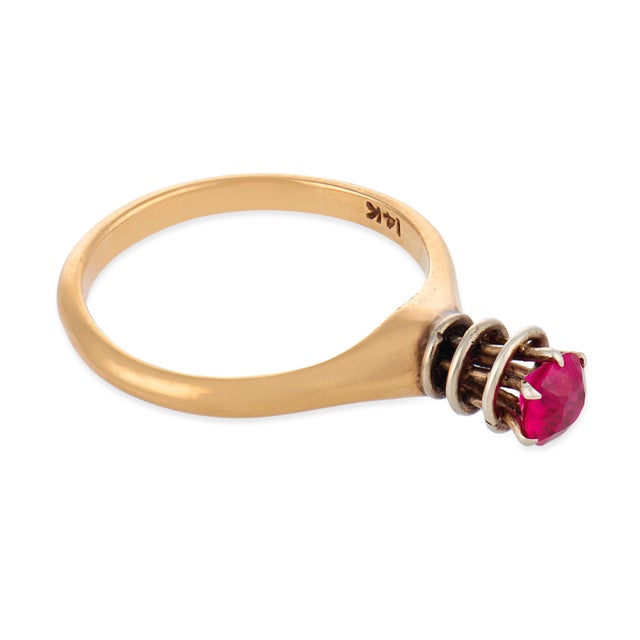 1970s Vintage Architectural Synthetic Ruby 14k Yellow Gold Solitaire Ring, Size 7.5 For Sale - Image 5 of 5